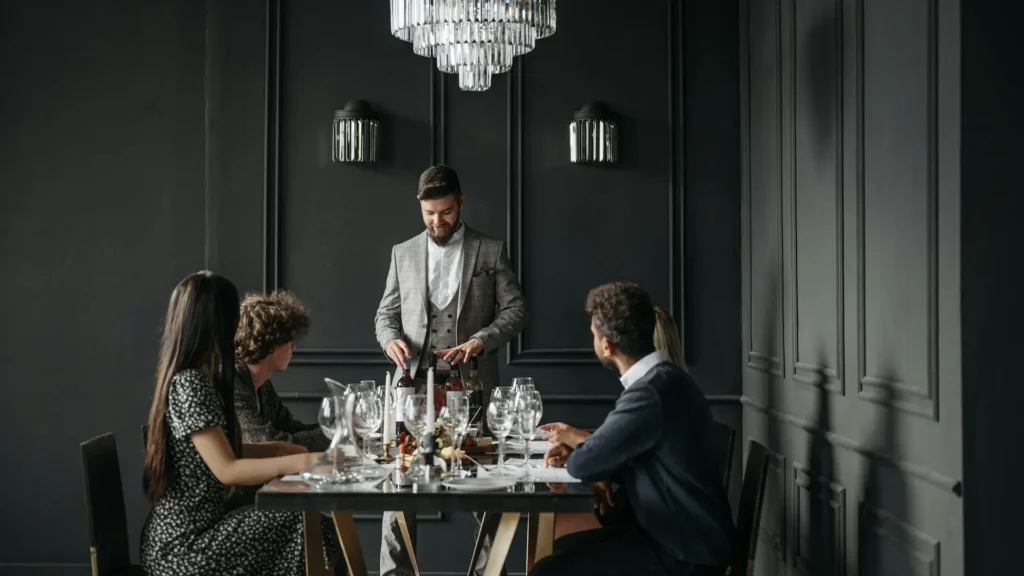 Bir fine dining restoranındaki yemek sunumu