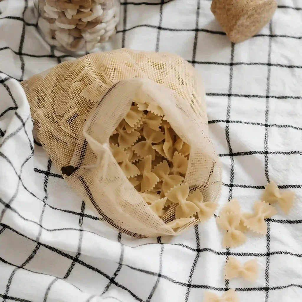 Papyona benzer şekilliyle farfalle makarna çeşidi.
