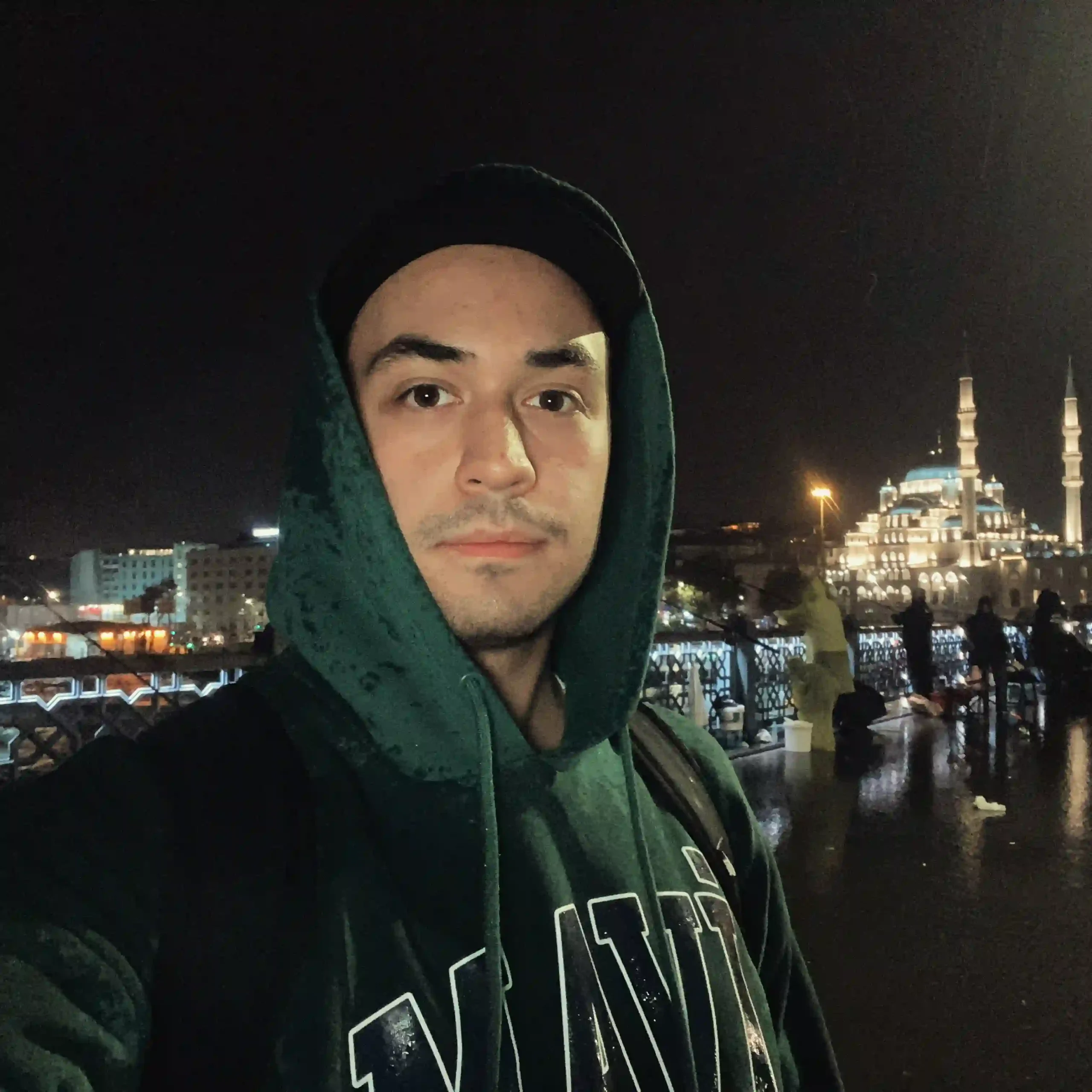 Karaköy’de Bir Gün: Çorba, Lahmacun ve Tatlı