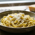 Kusursuz haşlanmış al dente kıvamında sade makarna tabağı